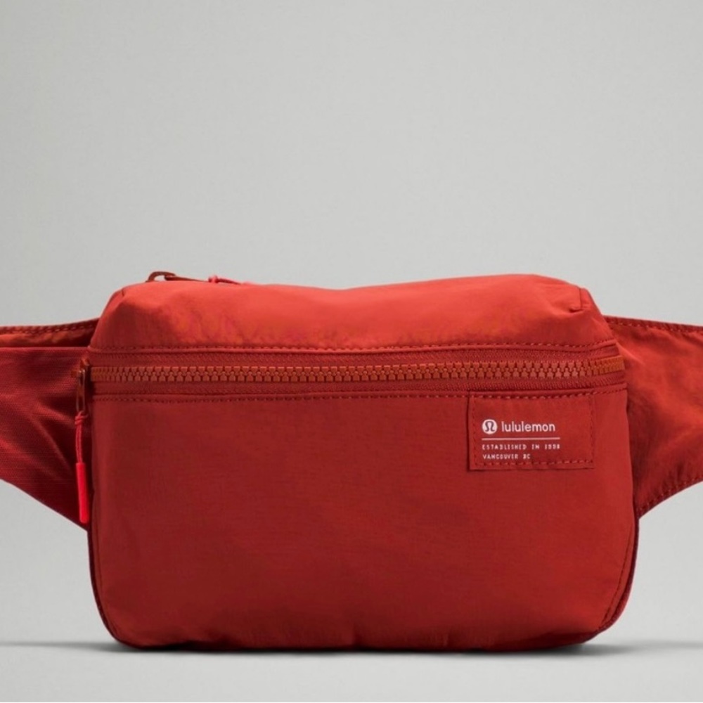 Clean lines lululemon belt bag 2L